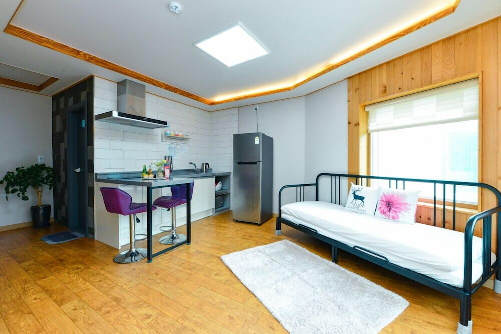 Gapyeong Camel Pension 15/50