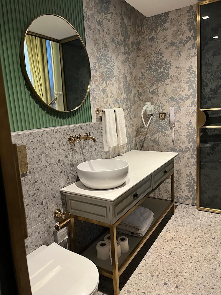 Triada Hotel Buyukada 56/60