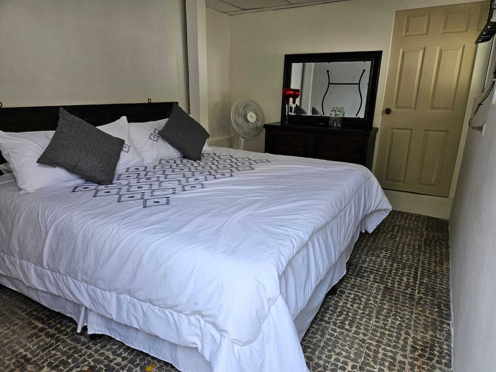 Hotel Monasterio 19/65