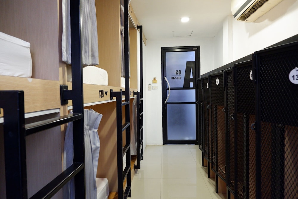 18 Coins Budget Hotel 55/67