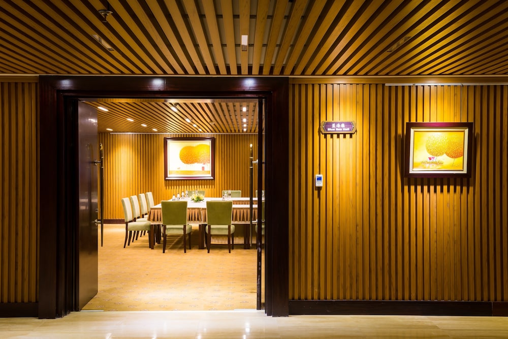 Royal Halong Hotel 34/70