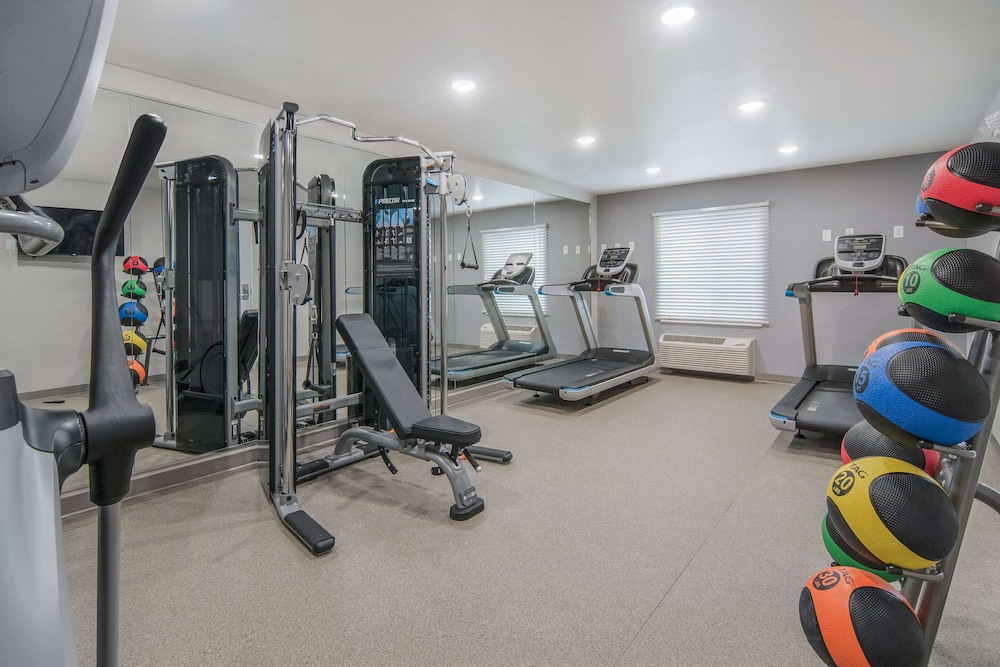 WoodSpring Suites North Ft Worth Alliance TX Speedway 25/38