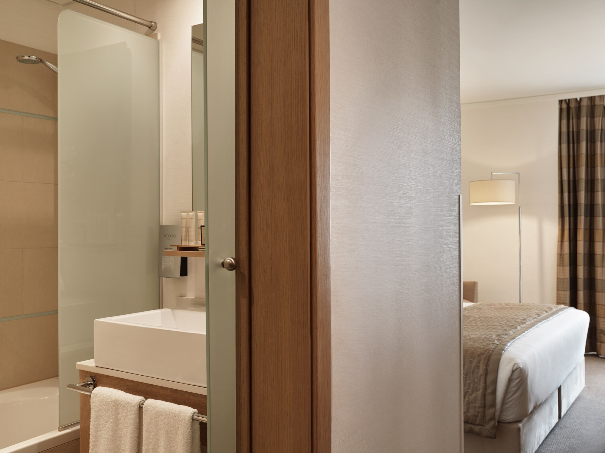 غرفة متصلة عائلية بسرير كوين وسريرين فرديين بإطلالة على المدينة بغرفتي نوم، Galaxy Hotel Iraklio 7/8
