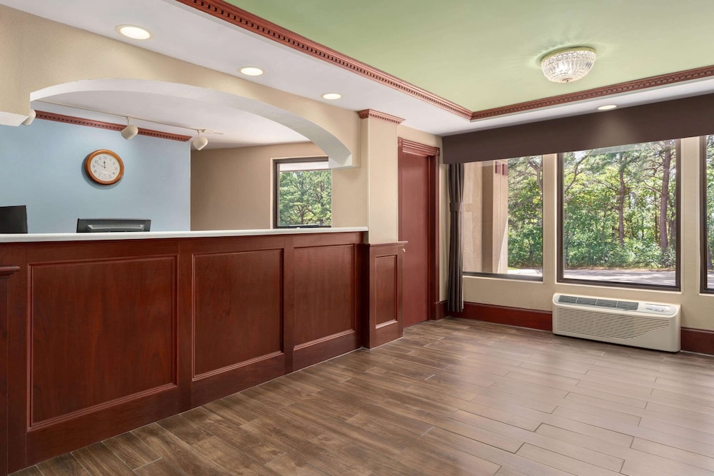 Super 8 by Wyndham West Greenwich/Providence 7/47