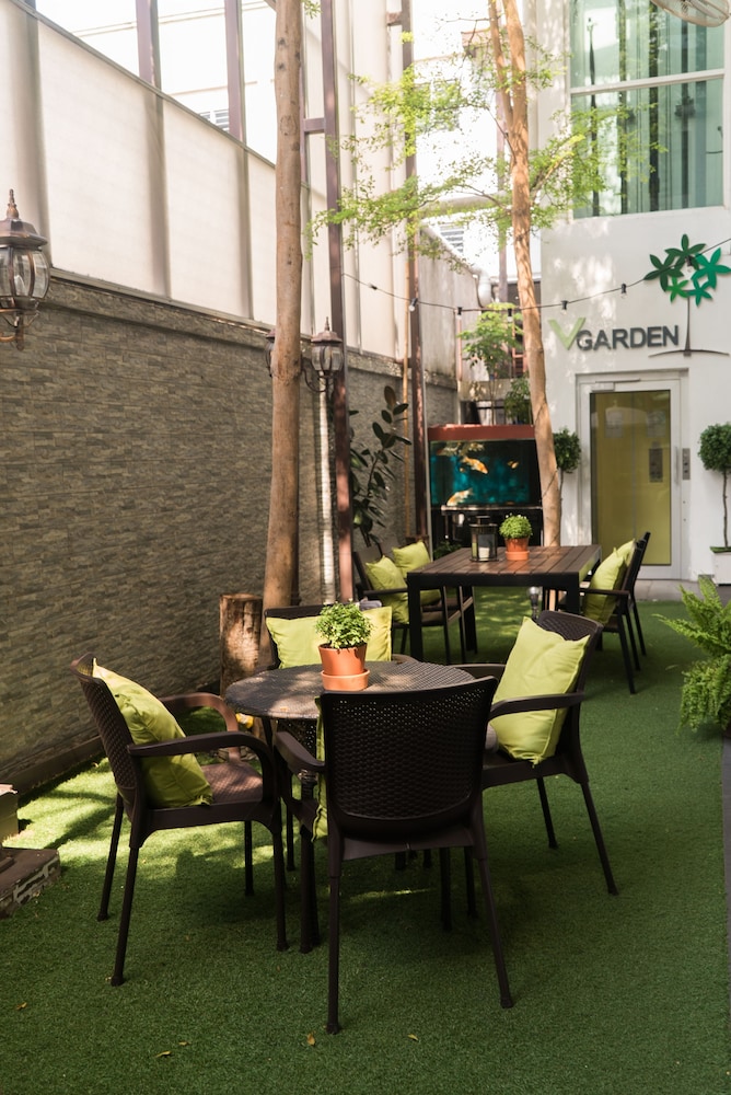 V GARDEN HOTEL 22/34