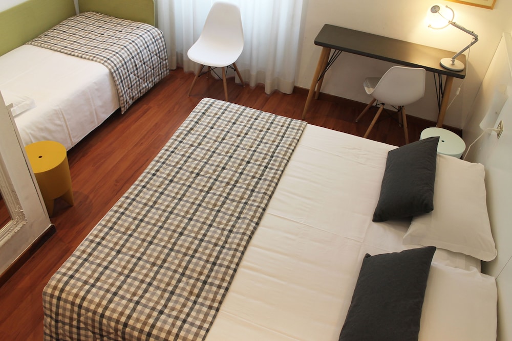 غرفة قياسية ثلاثية بثلاثة أسرّة، Hotel Bernina 3/4
