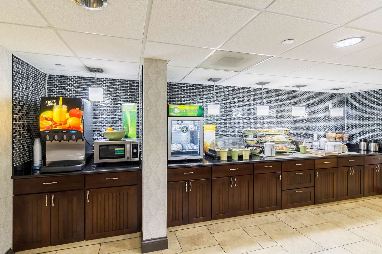 Quality Inn & Suites Arden Hills - Saint Paul North 23/37
