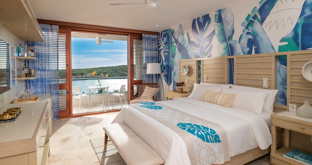 Sunchi, King Bed, Beach Front, Club Floor