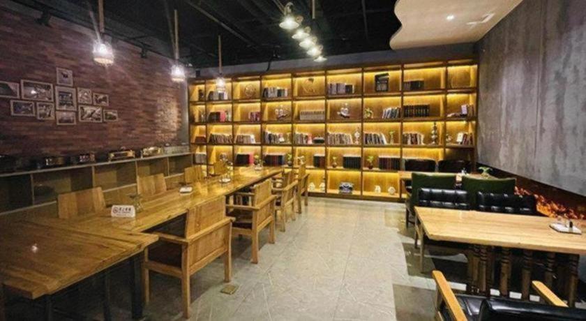 James Joyce Coffetel Shanghai Zhuanqiao Wanda Plaza 52/60