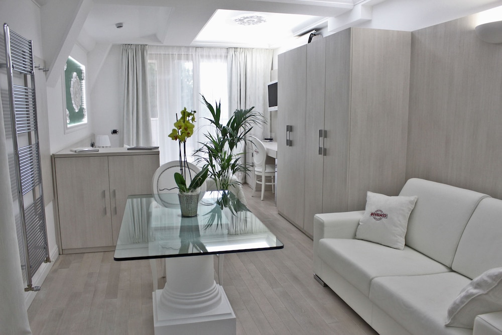 PARADISO HOTEL BOVELACCI 25/68