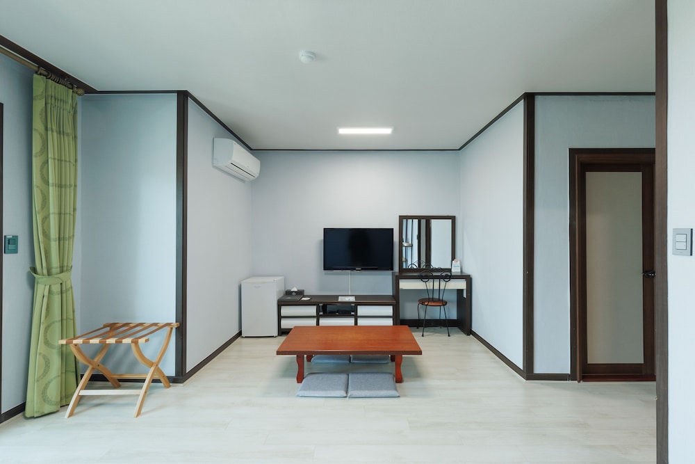 Sea Cliff Hotel Jeju 46/69