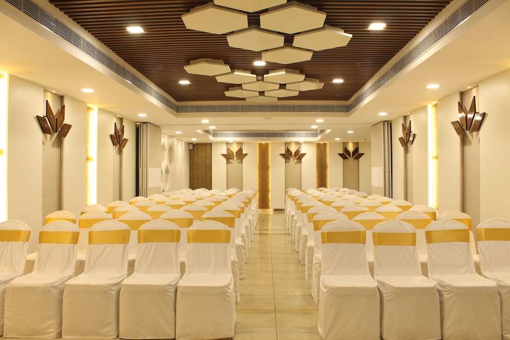 HOTEL RAJ PARK(FORMELY -RAMADA RAJ PARK INN) 61/63