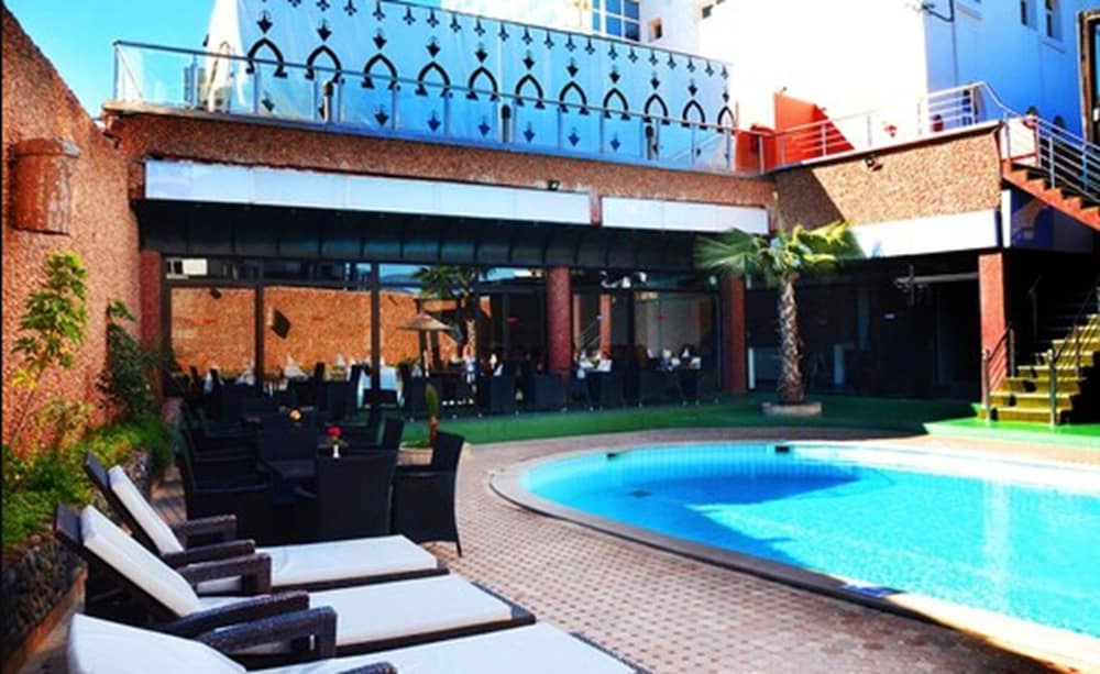 Omega Hotel 44/46