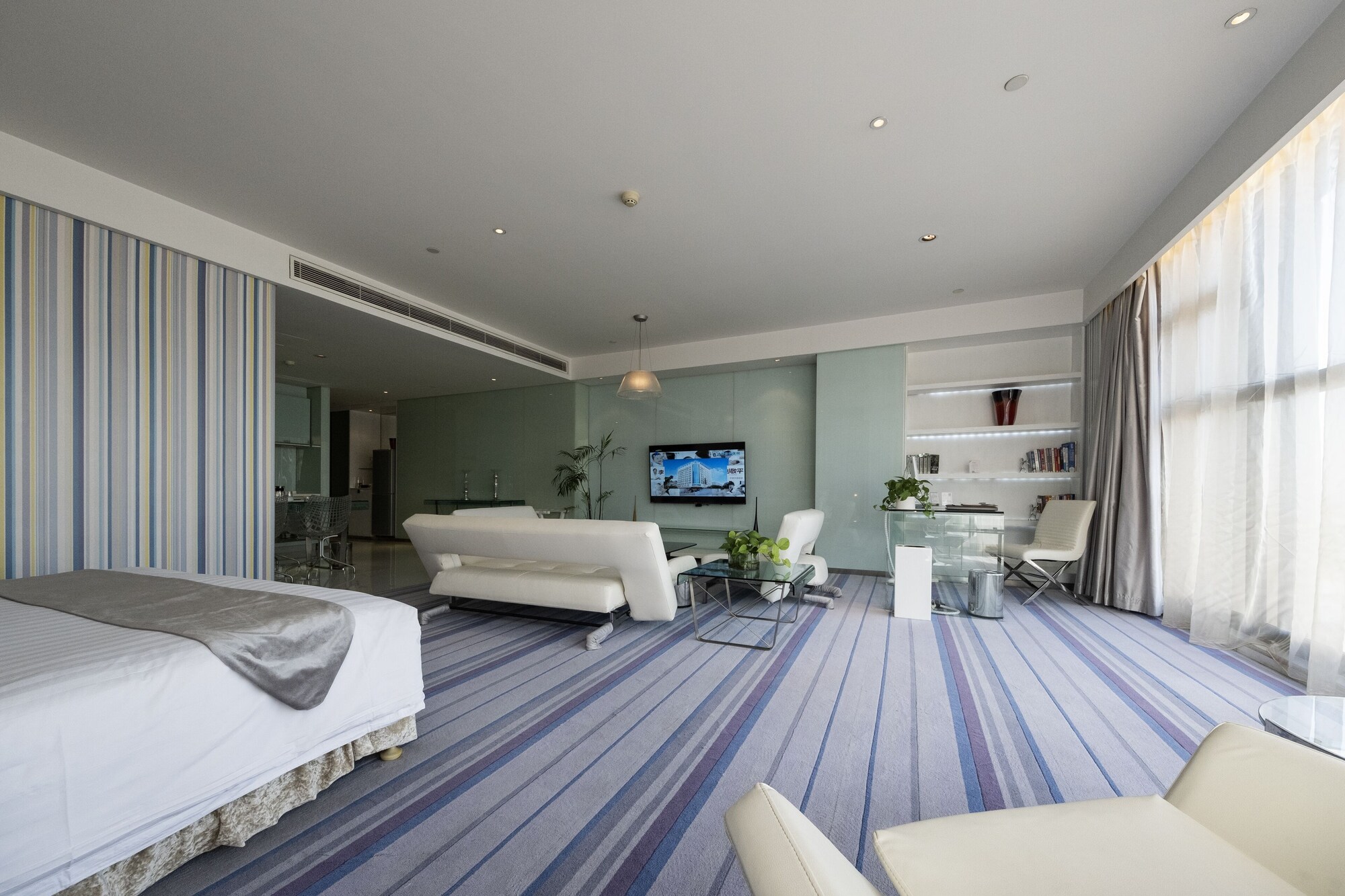 Executive, Queen Bed