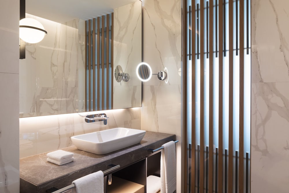 Tirana Marriott 47/50