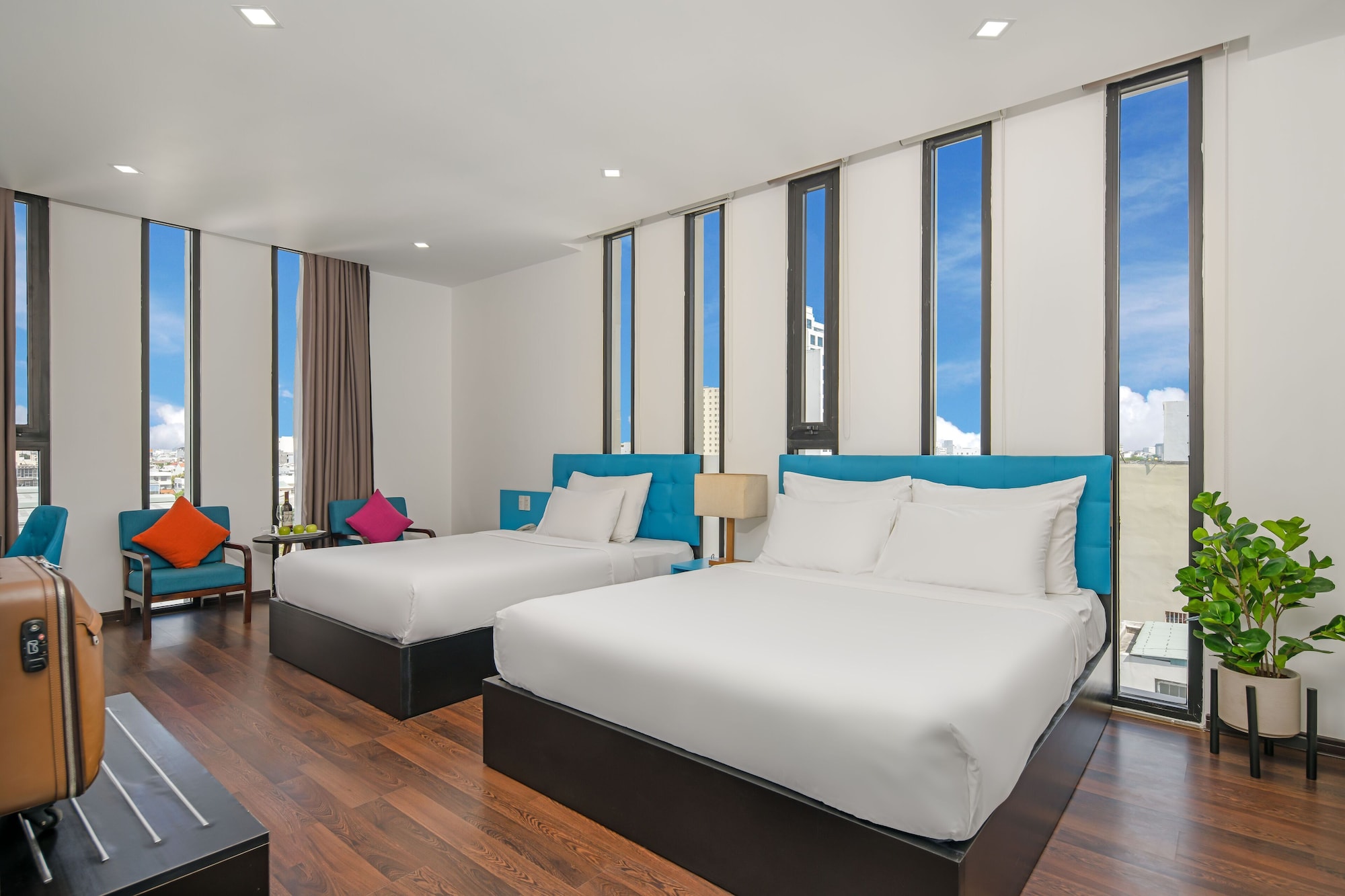 EXECUTIVE, TWIN BEDS
