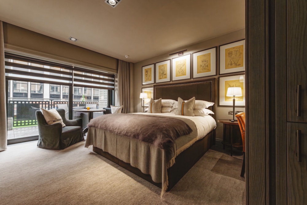 Room, King Bed, Garden Area