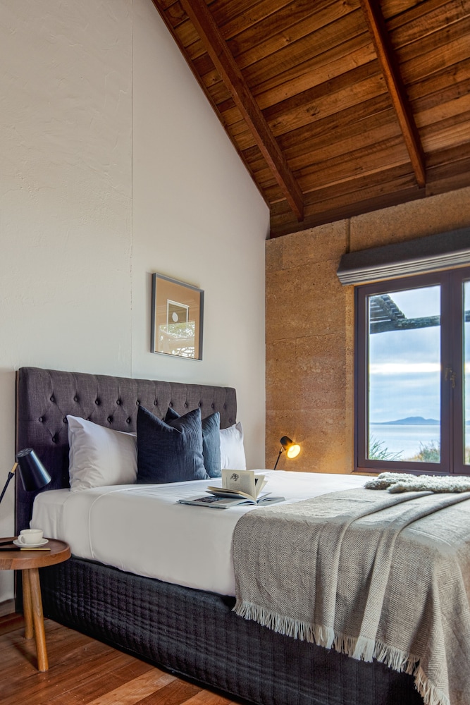 Premium, Cottage, King Bed, Water Front