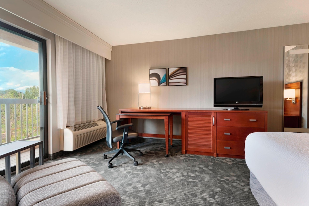 COURTYARD BY MARRIOTT AKRON FAIRLAWN 39/42