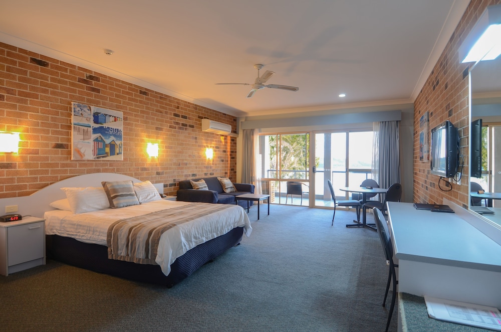 Moby Dick Waterfront Resort Motel 25/67