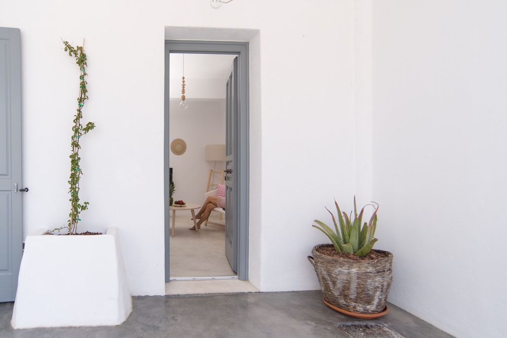Lagadi Suites 24/67