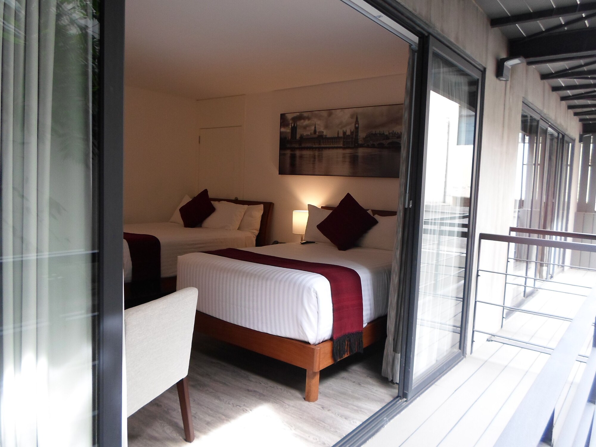 Deluxe, Suite, 2 Double Beds 2/10