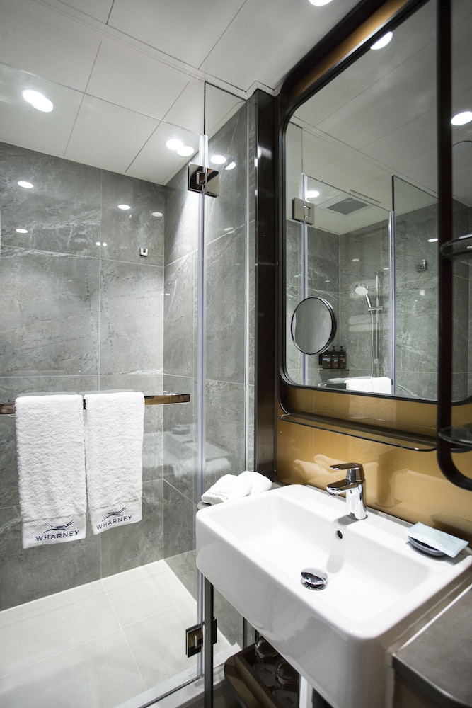 Premier Earth twin، Wharney Hotel 3/4