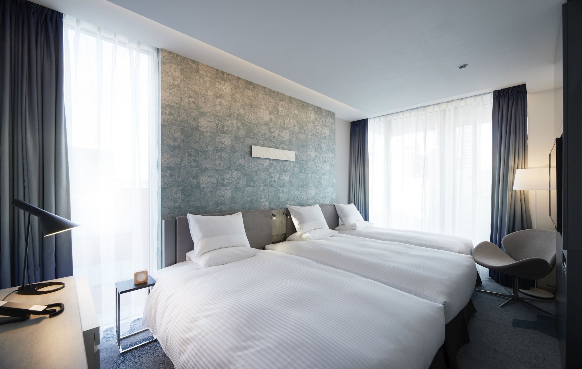 DELUXE, TWIN BEDS