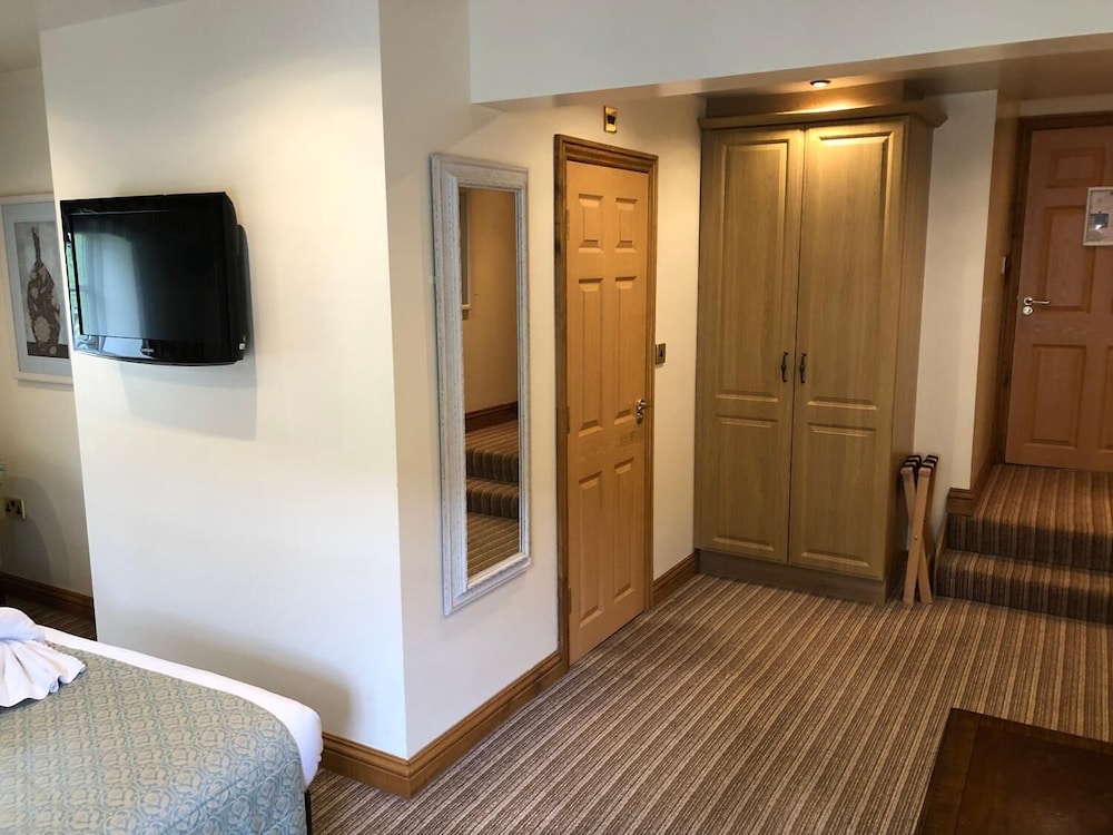 THE GEORGE HOTEL 33/47