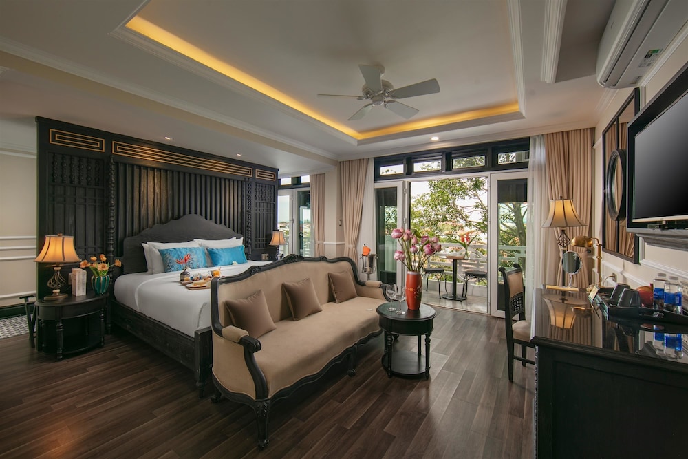 Gold, Suite, King Bed, Panoramic View, Balcony، Golden Holiday Hoi An Hotel 2/5