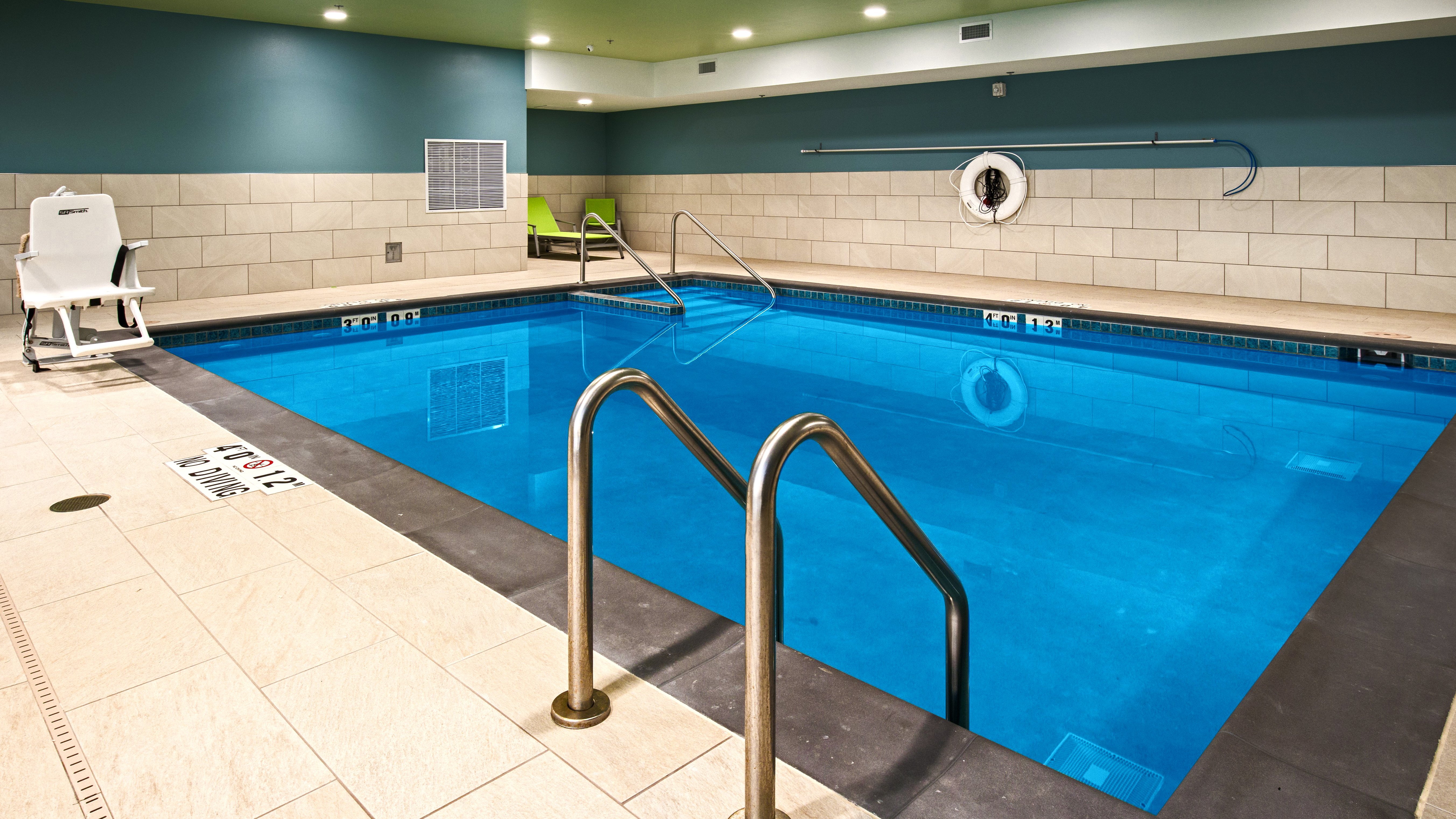 Holiday Inn Express Suites Racine 49/63