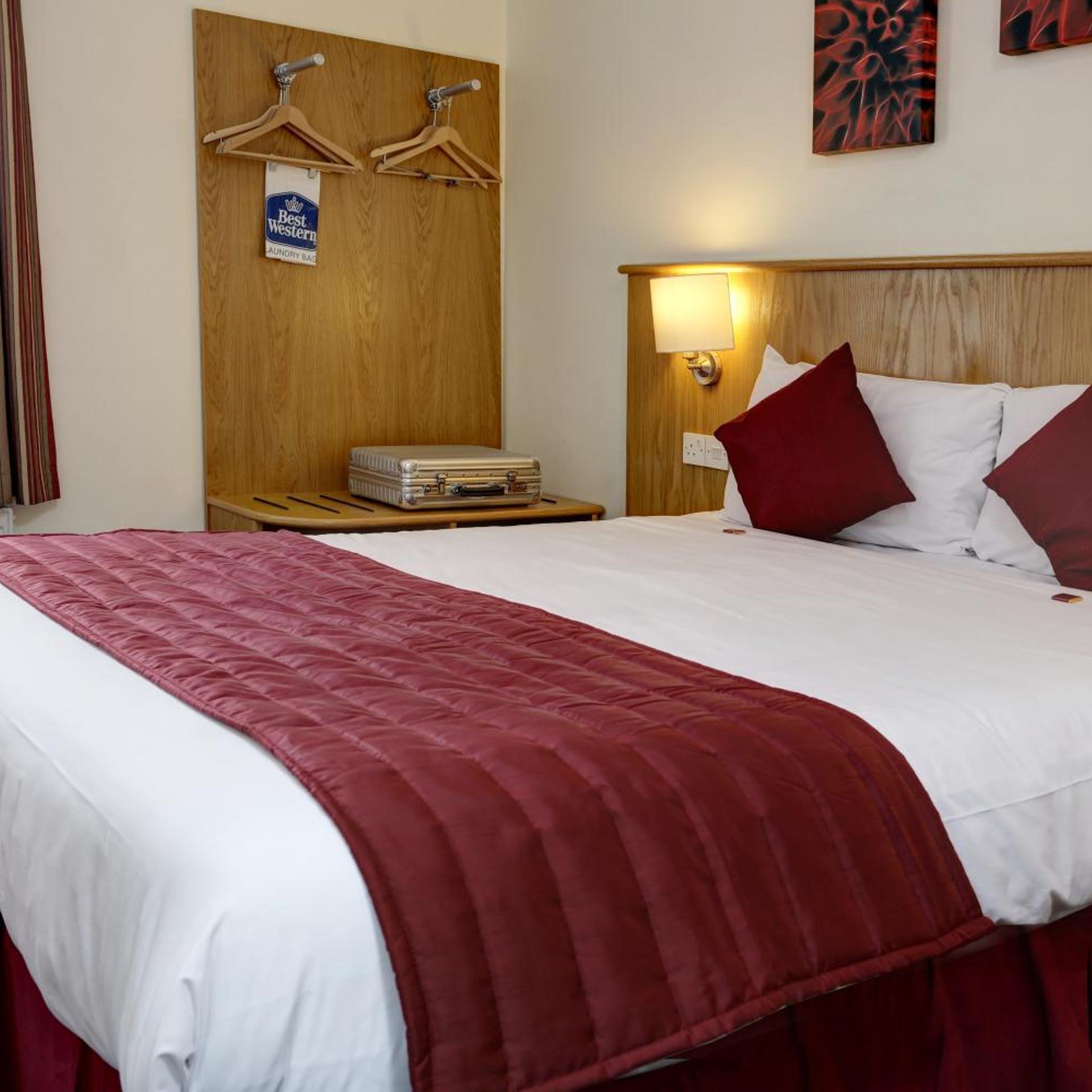 ROOM, DOUBLE BED
