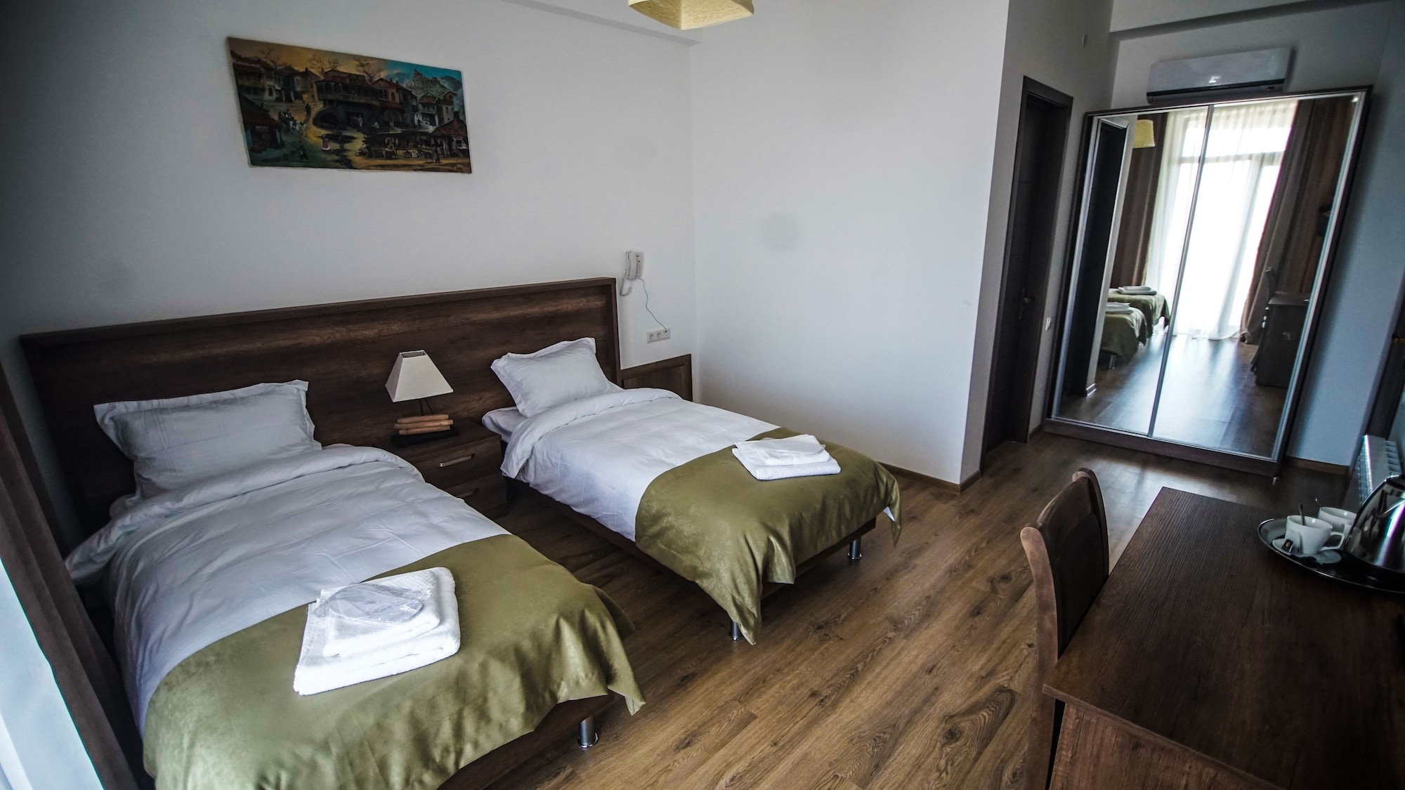 ECONOMY, TWIN BEDS