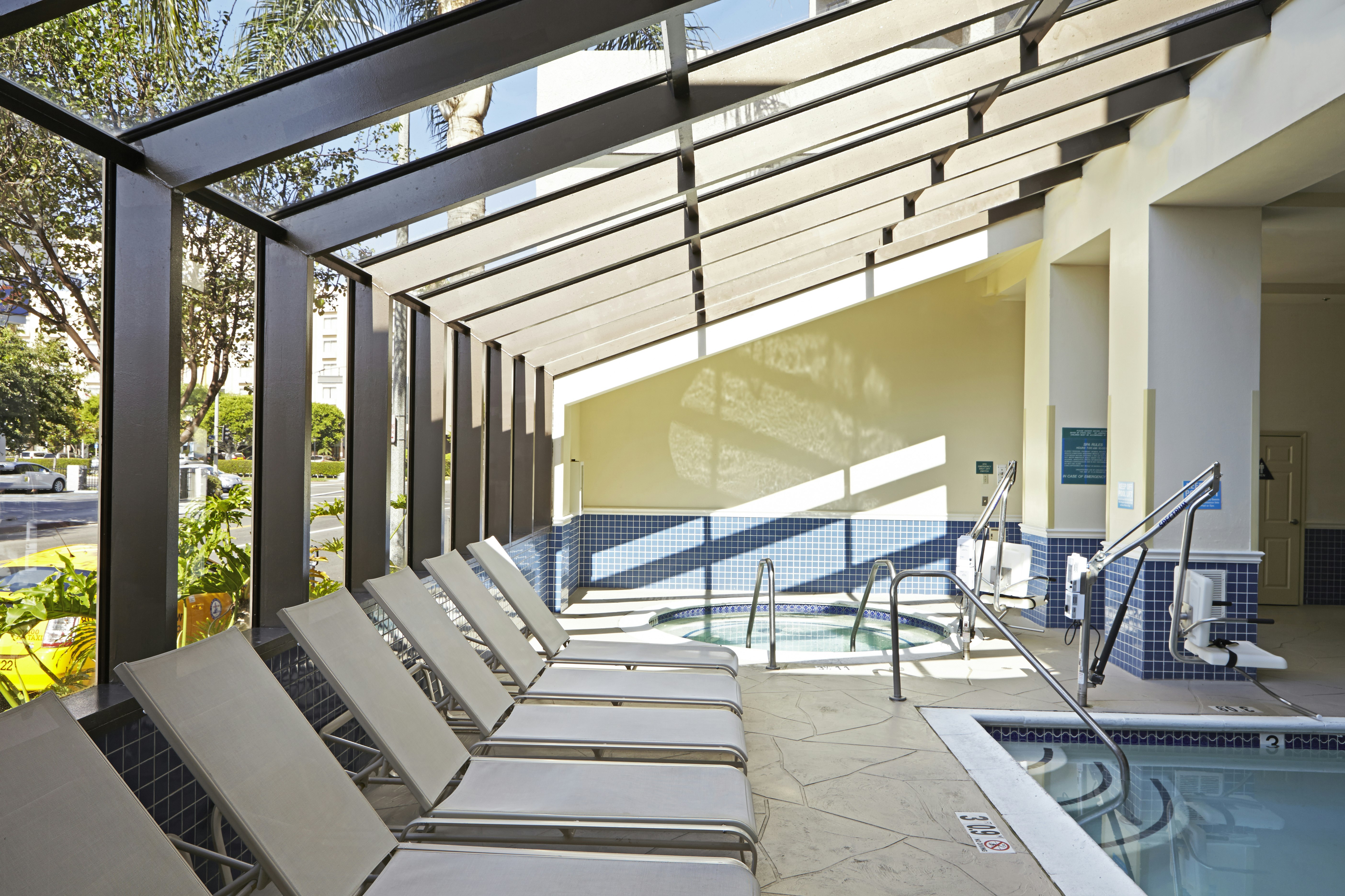 Embassy Suites by Hilton Los Angeles International Airport North 32/74