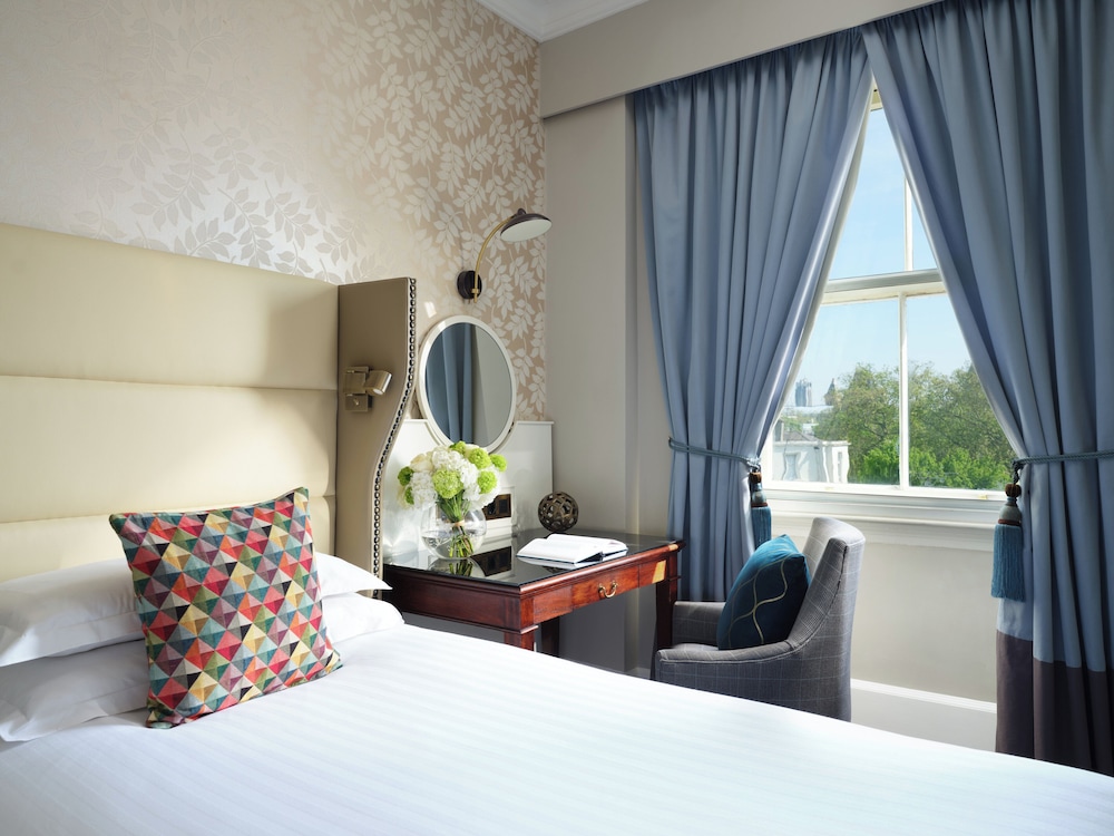Room, Semi Double Bed, The Baileys Hotel London 2/4