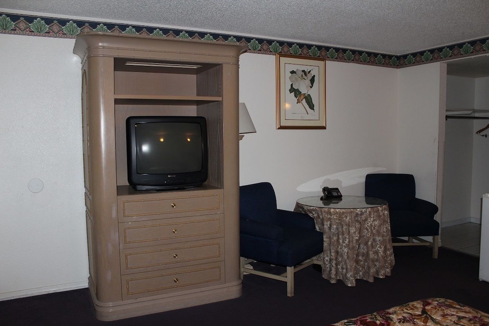 Best Whittier Inn 45/53