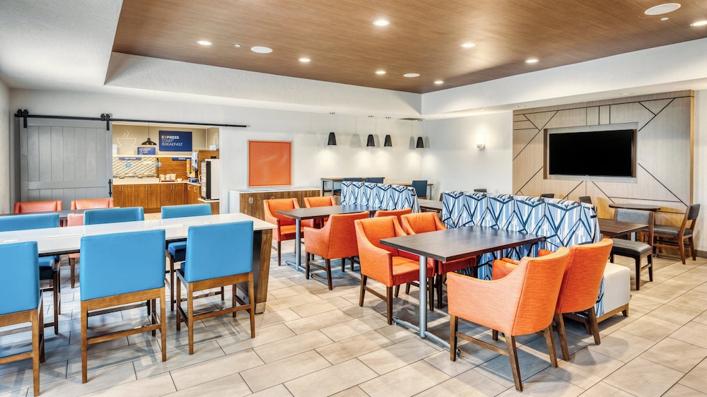 Holiday Inn Express Hotel And Suites Green Bay East 55/64
