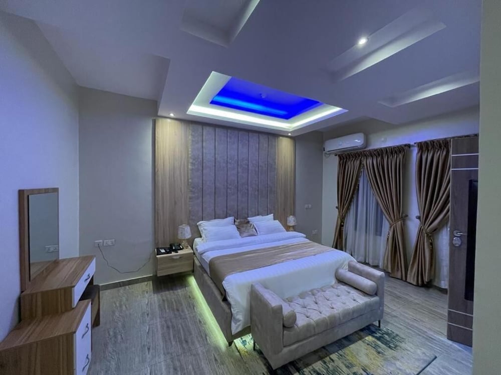 God's Touch Apartments Signature 18/50