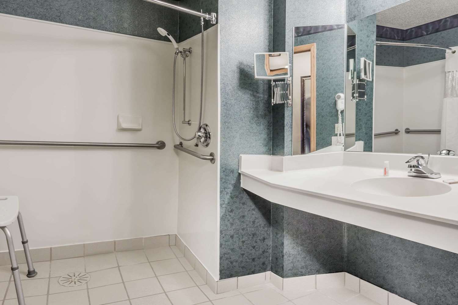 Baymont by Wyndham Mequon Milwaukee Area 33/33