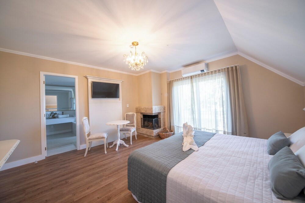 ROMANTIC, DOUBLE BED