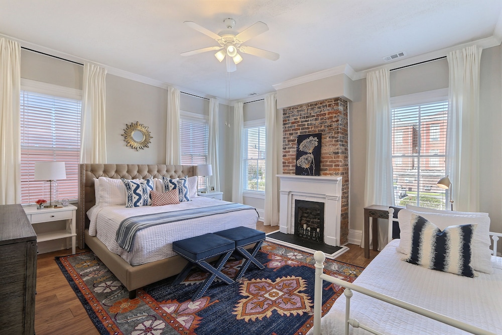 Gallery Stays - Parkside Manor 24/52