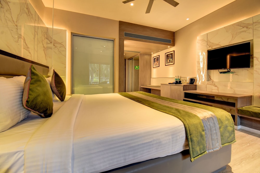 Plus, Superior, Twin Beds