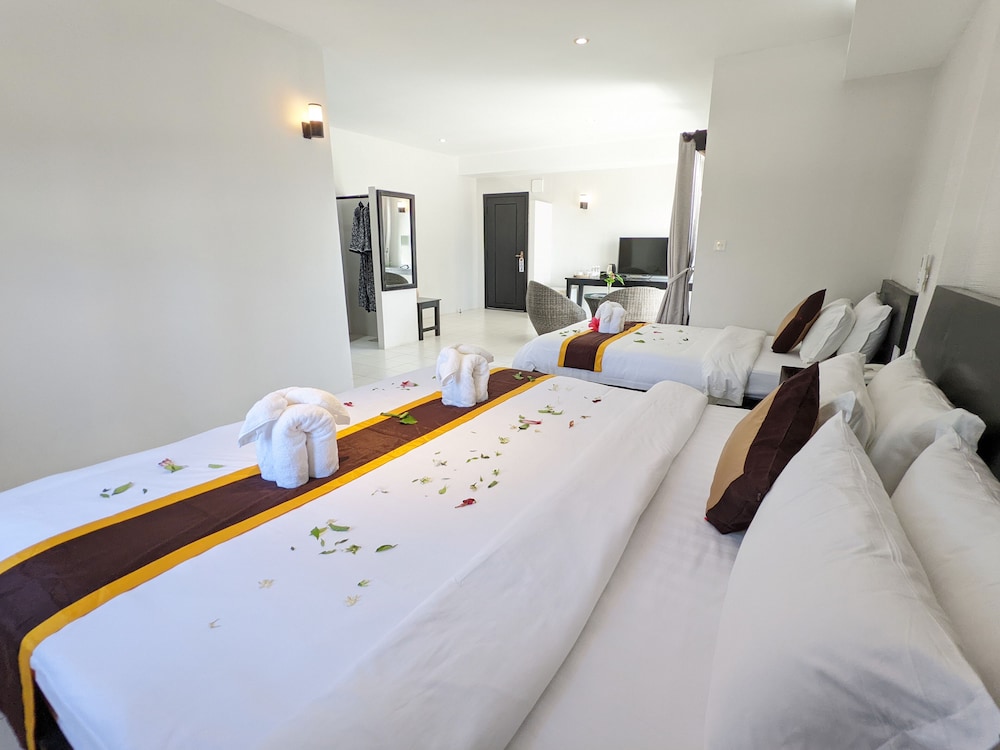 Mary Beach Hotel and Resort 7/50