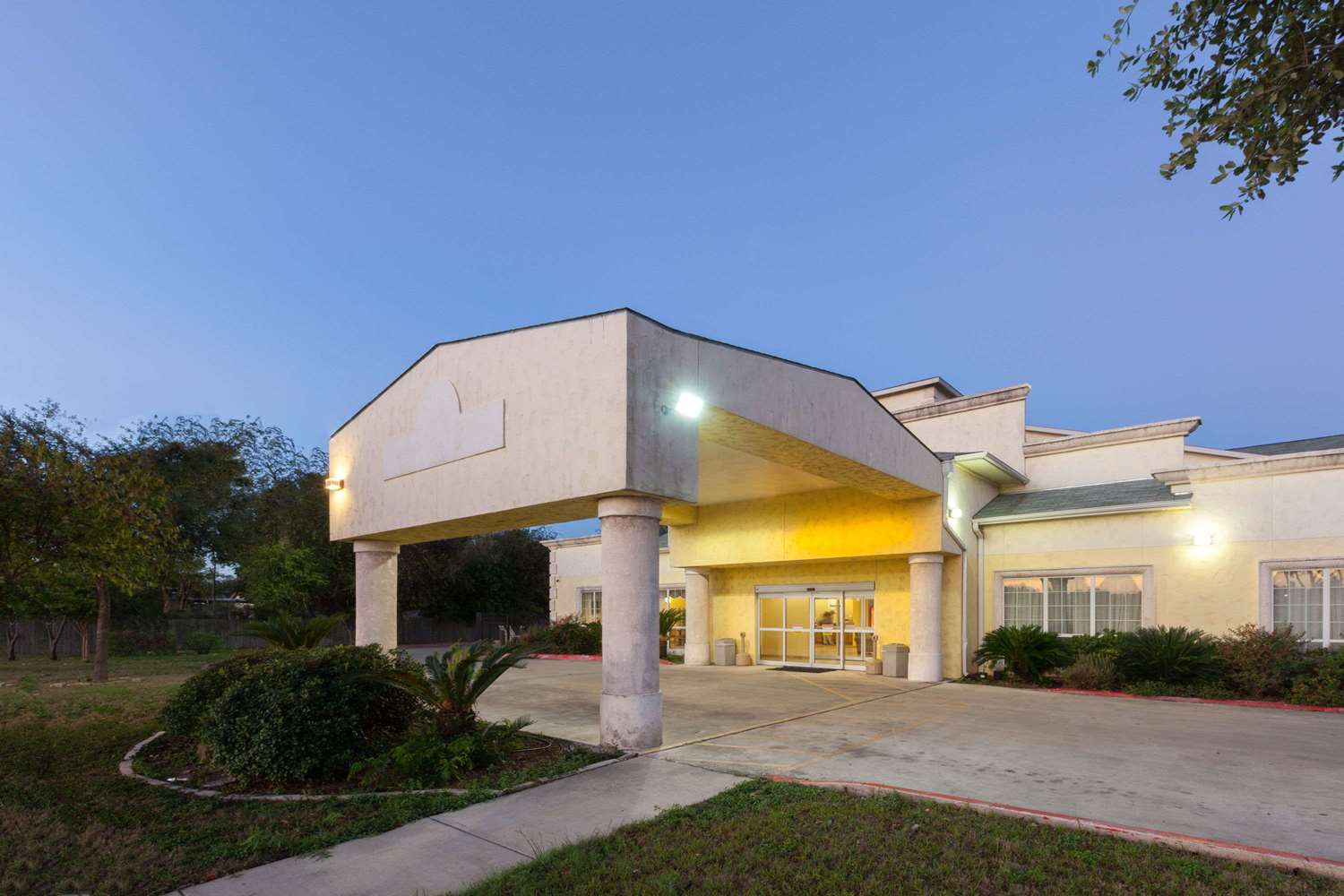 Days Inn by Wyndham San Antonio at Palo Alto 1/10