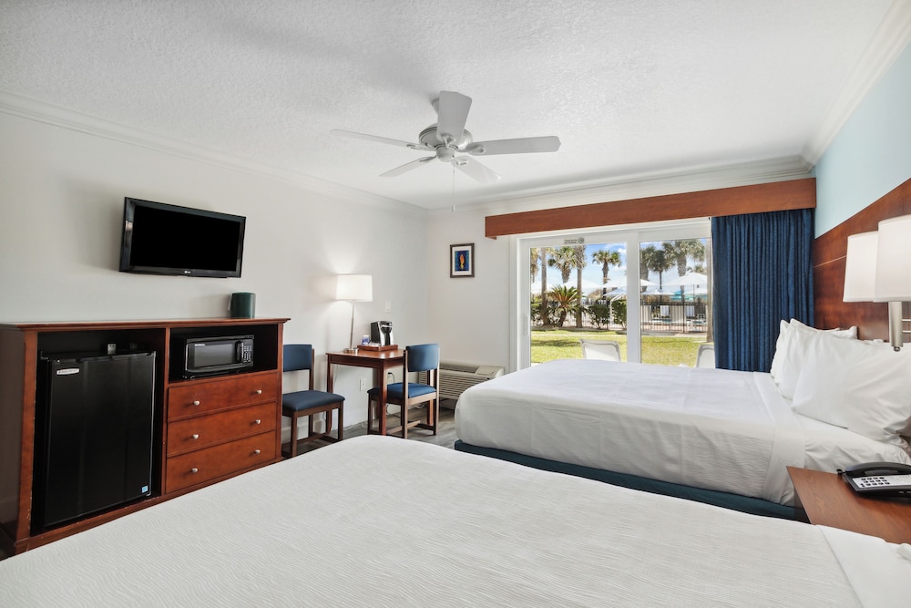 Seahorse Oceanfront Inn 17/50