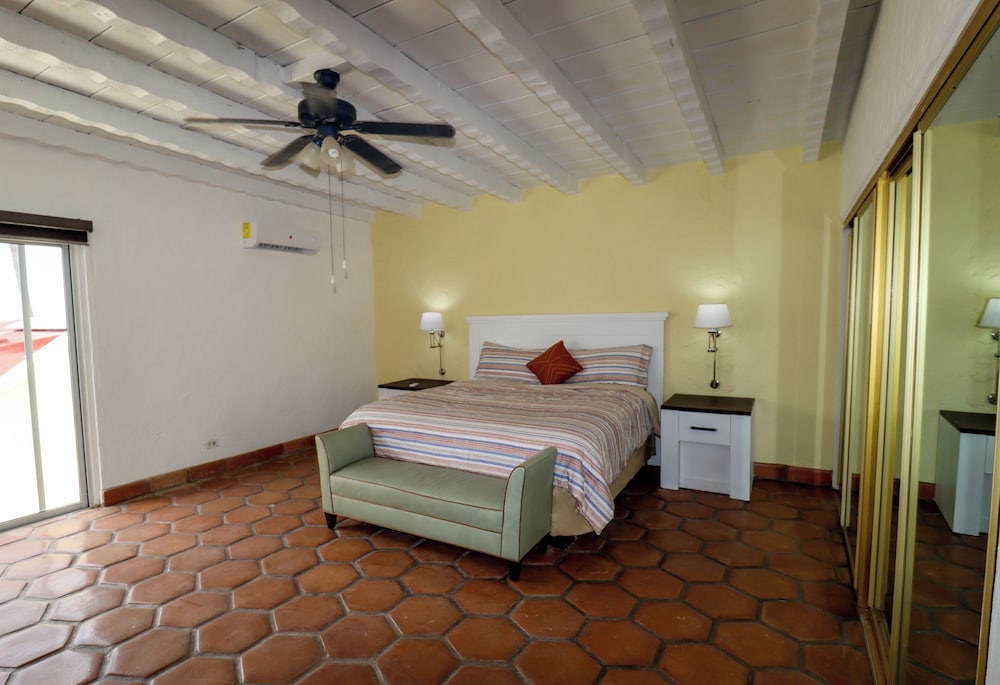 3 Bedrooms, Premier, House, 1 Queen and 2 King Beds, Beach Front, Sea View, 3 Sofa