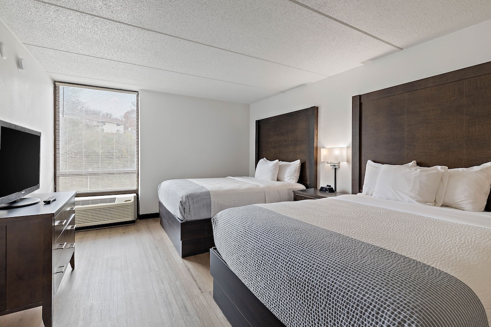 1 BEDROOM, APARTMENT, 2 QUEEN BEDS
