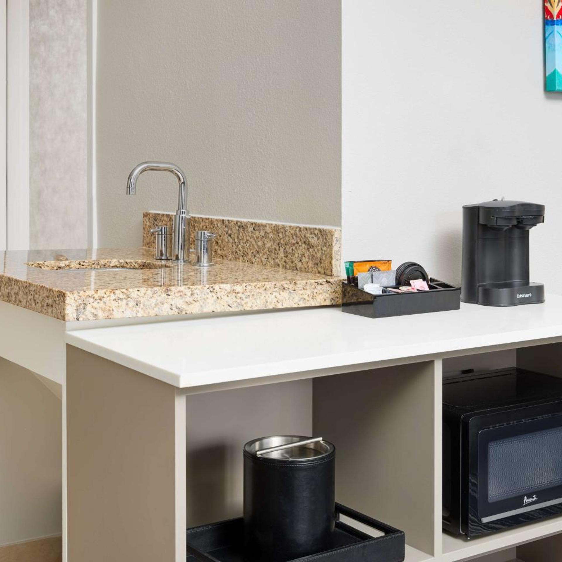 جناح بسرير كينج وسرير كوين بغرفة نوم واحدة لذوي الإعاقة، Embassy Suites by Hilton West Palm Beach Central 5/5