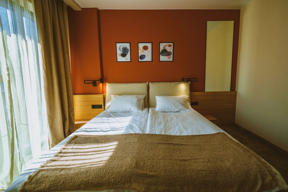 B1 Downtown Hotel 34/54