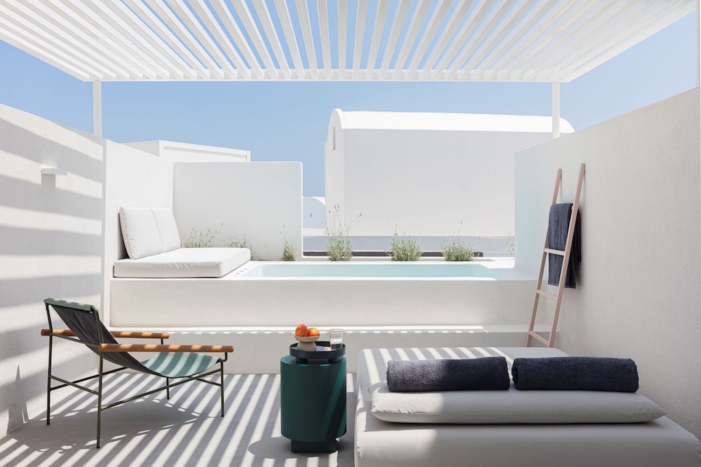 NEO SUITES 25/75
